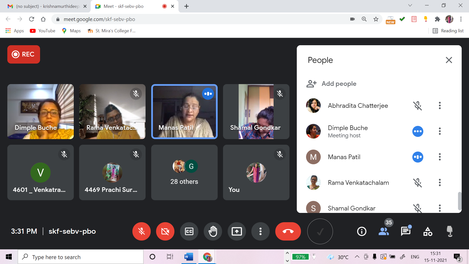 Pic 2_Shubhangi Patil explaining her invention_ 15th November